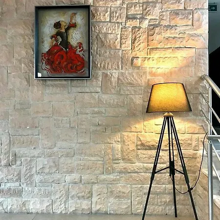 Taş Otel