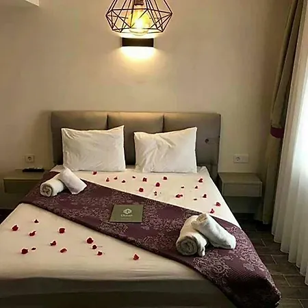 Taş 2* Akbük